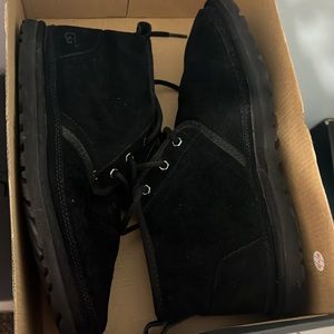 Men’s Black Chukka Worn by Female) Size 9 very fluffy Gray inside black sole